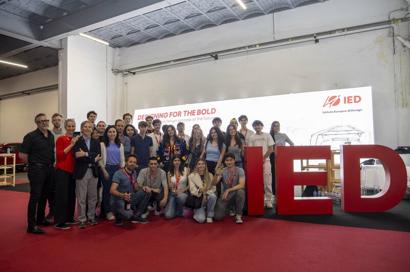 All the Sketching Marathon participants and the jury in front of the IED Barcelona stand at the Salone Automobile